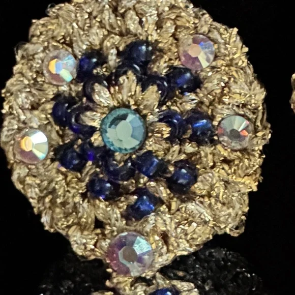 Black and gold crochet earrings - Picture 3 of 3